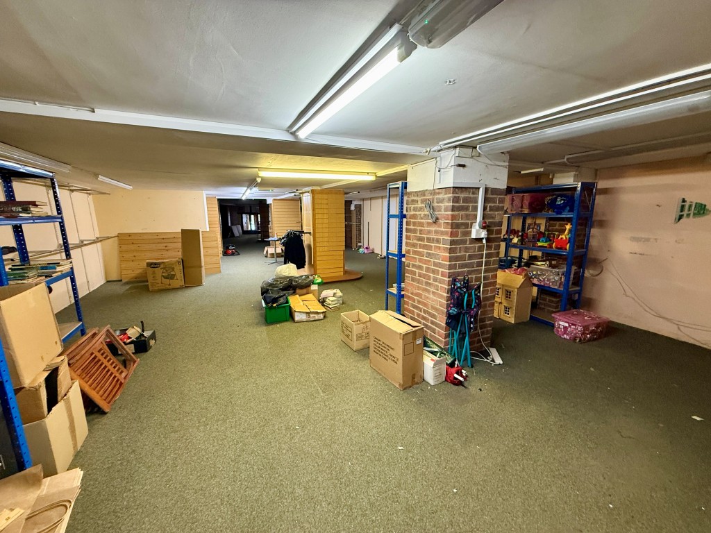 Lot: 27 - VACANT COMMERCIAL AND RESIDENTIAL PROPERTY - Shop floor three